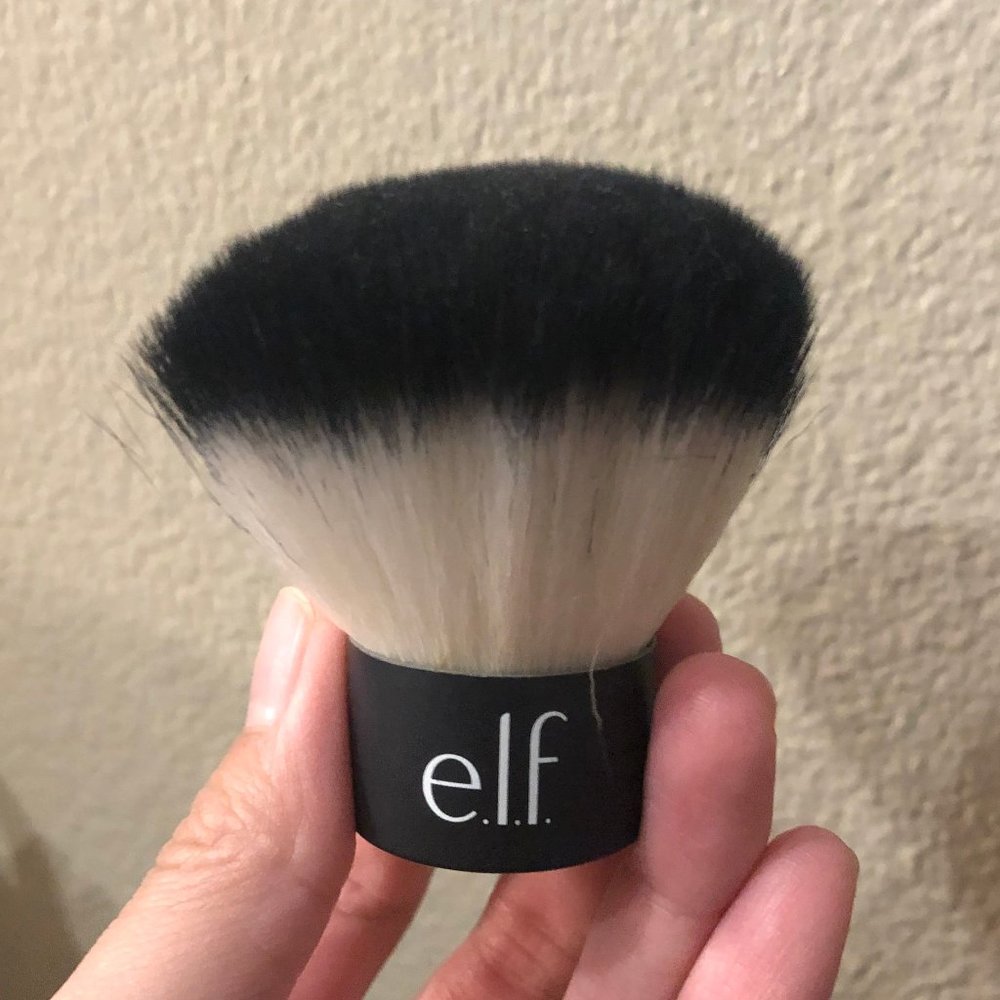ELF. Cosmetics Studio Kabuki Face Brush